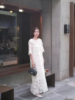 Đầm ren hoa suông dáng dài (kèm hoa ngực)
