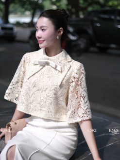 Áo ren hoạ tiết dáng ngắn