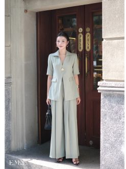 Set áo vest và quần ống rộng xếp li