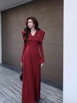 Áo dài vạt cổ vuông tay loe kèm quần