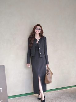 Set áo tuyết xước và chân váy xẻ trước có túi