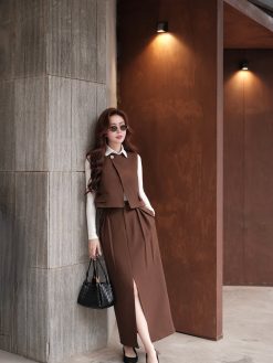Set 2 món áo gile phối cổ sơ mi và chân váy xẻ trước xếp li hông