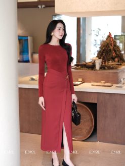 Set 2 món áo thun và chân váy lệch kèm tag