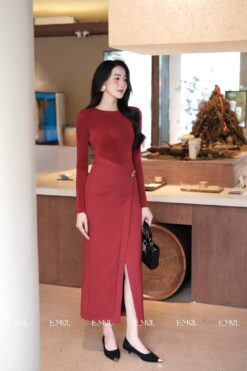 Set 2 món áo thun và chân váy lệch kèm tag