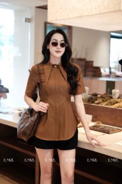 Áo sơ mi cổ nhọn có dây buộc eo