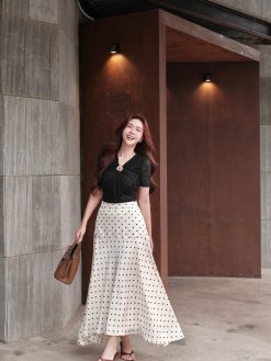 Chân váy lụa chấm bi